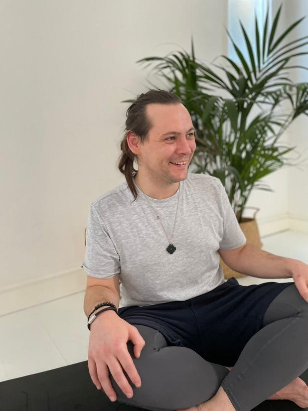 Georges Le Vaillant teaching yoga nidra